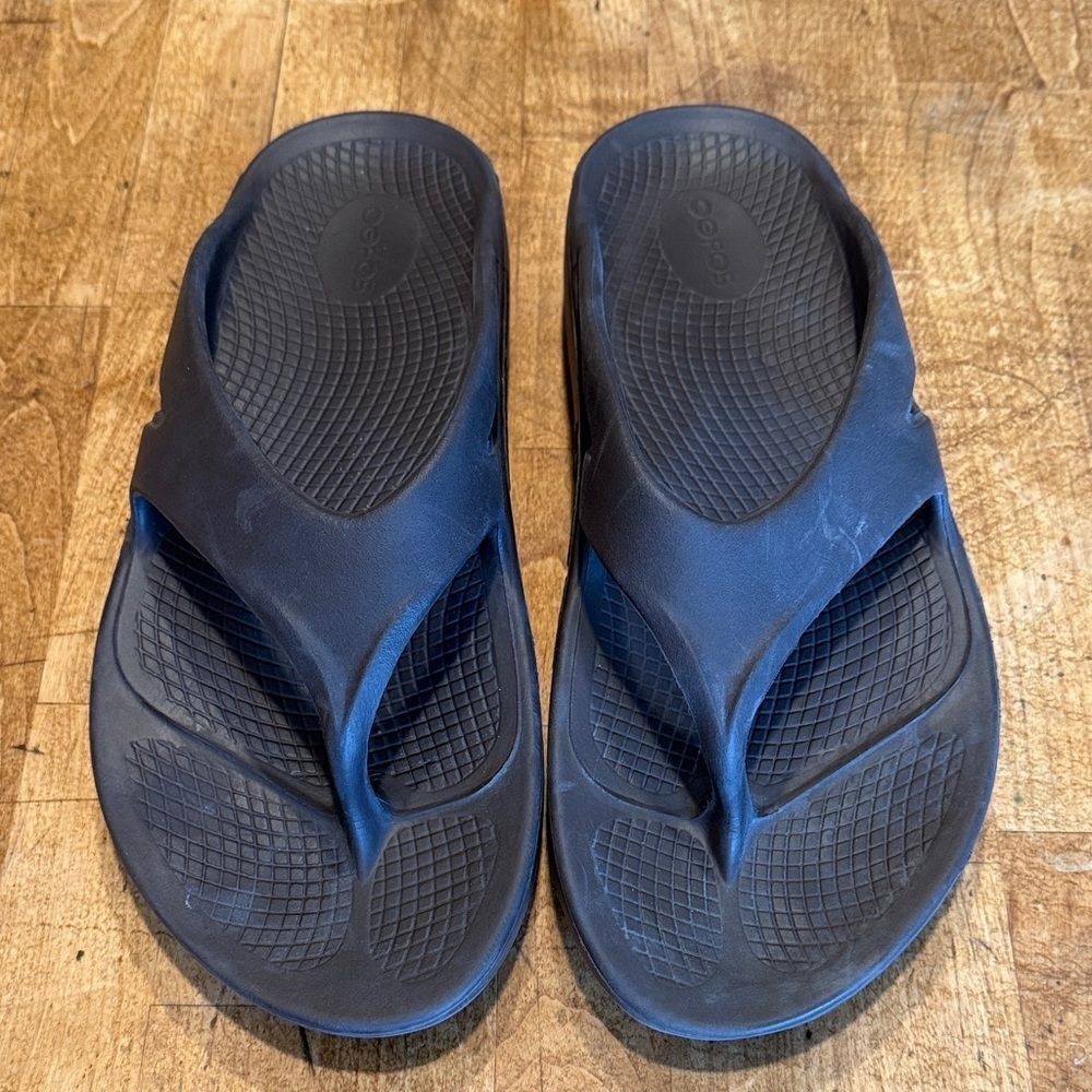 OOFOS Men's Flip-Flops